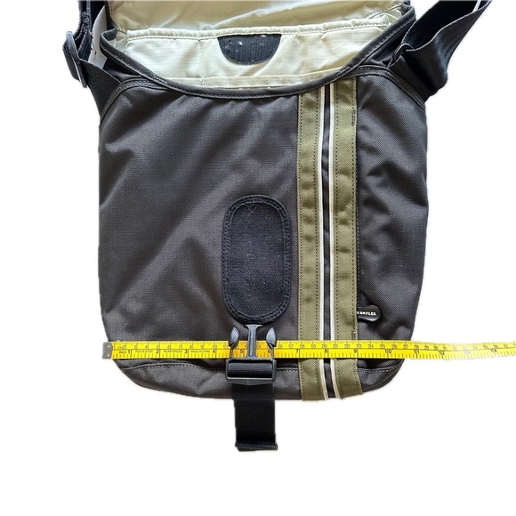 Crumpler Unisex Lightweight Friday Nylons Vertical Messenger Laptop Bag - Picture 12 of 17